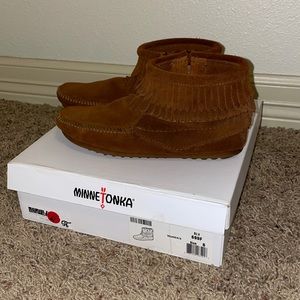 Minnetonka - Women's 6/Kid's 4